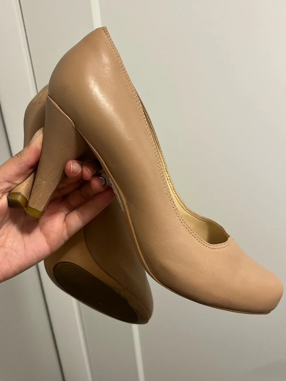 Clarks Classic Nude Leather High Heel Pumps